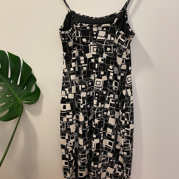 Reitman’s Pattern Dress - Picture 2 of 4